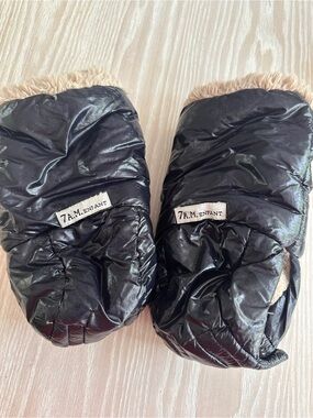 7 A.M. ENFANT Navy Puffer Mittens with Faux Fur Trim